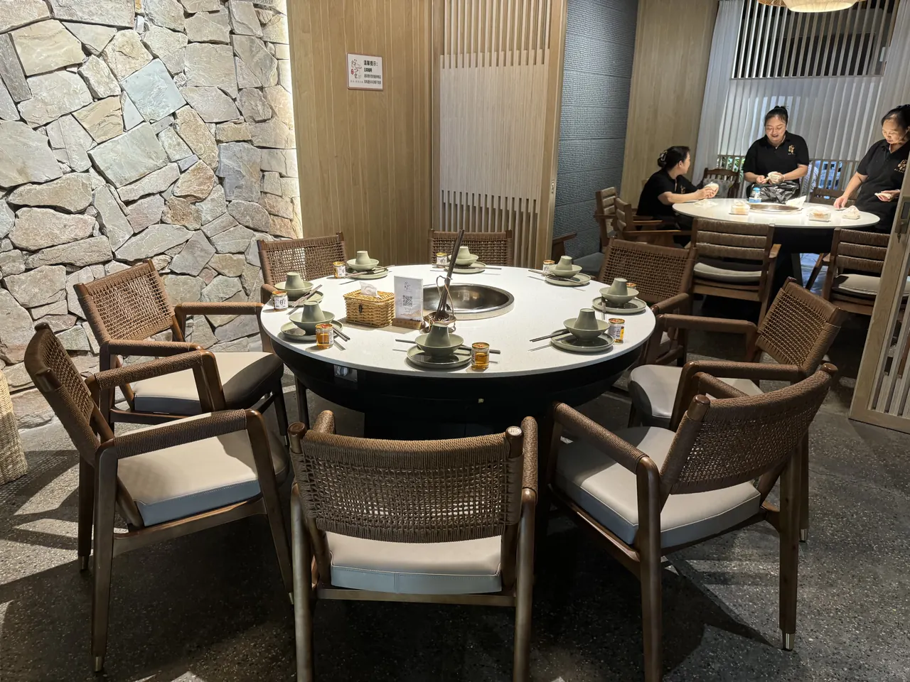 贵州涮烤一体门店家具项目场景
